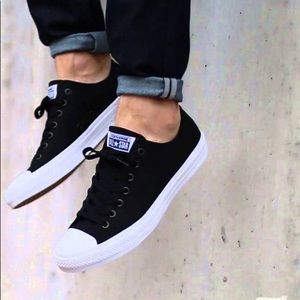 Converse Chuck 2 black/white. Men’s 5/women’s 7